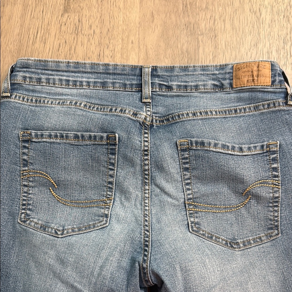 Levi’s mid-rise slim boyfriend signature ankle Women's Jeans size 12 - Picture 5 of 6